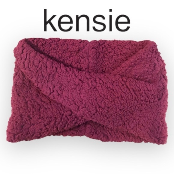 Kensie | Sherpa Infinity Scarf Burgundy - Picture 2 of 5